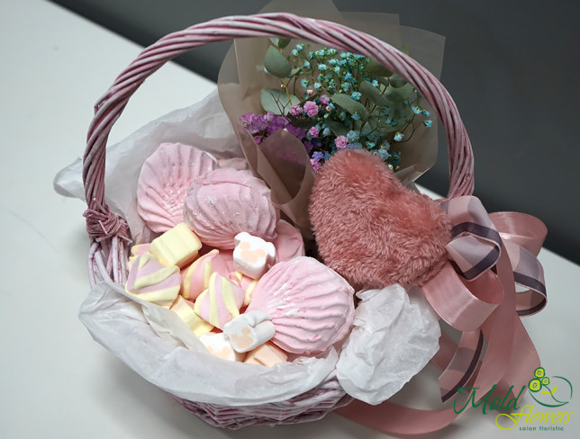 Sweet Basket with Marshmallows (made to order, 24 hours) photo